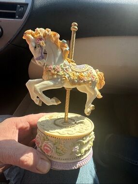 7.5” Vintage 1980s Carousel Wind-Up Music Playing Figurine